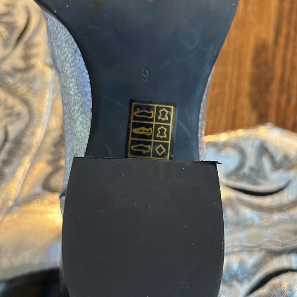Free People Dagget Western Boots
By Jeffrey Campbell Size 9 silver crackle - Picture 4 of 4